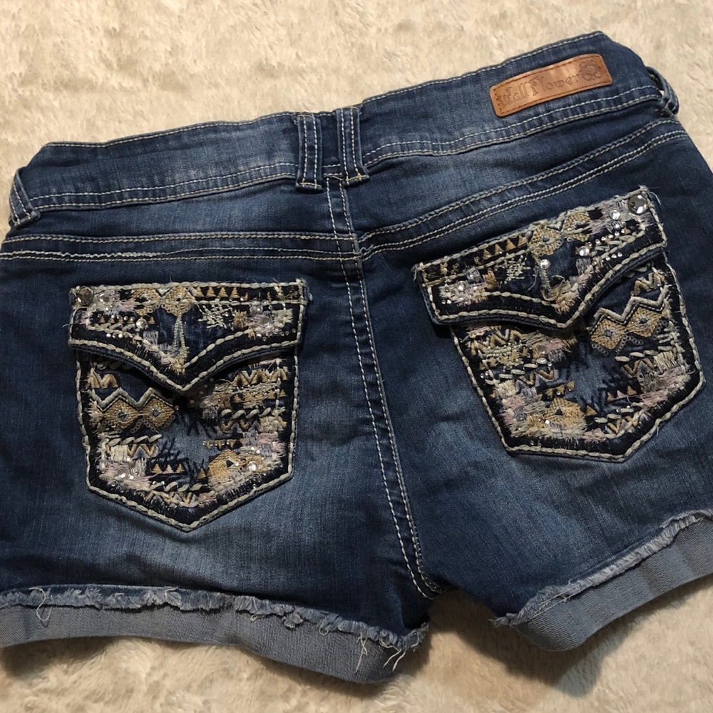 Shorts - Picture 3 of 4